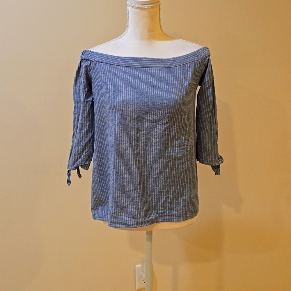 Women's off shoulder top. Size S